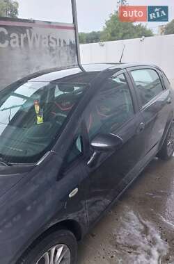 Хэтчбек Fiat Punto 2011 в 