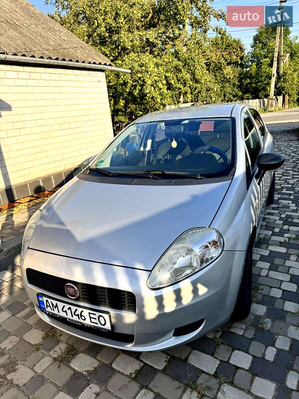 Хэтчбек Fiat Punto 2012 в 