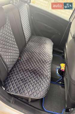 Хэтчбек Fiat Punto 2012 в 