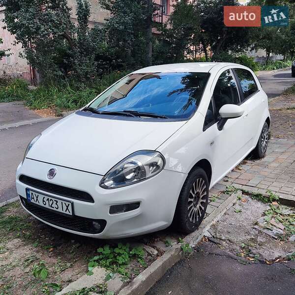 Хэтчбек Fiat Punto 2012 в 