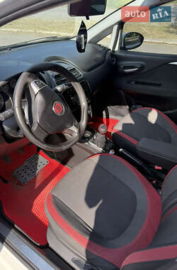 Хетчбек Fiat Punto 2012 в 
