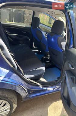 Хэтчбек Fiat Punto 2009 в 