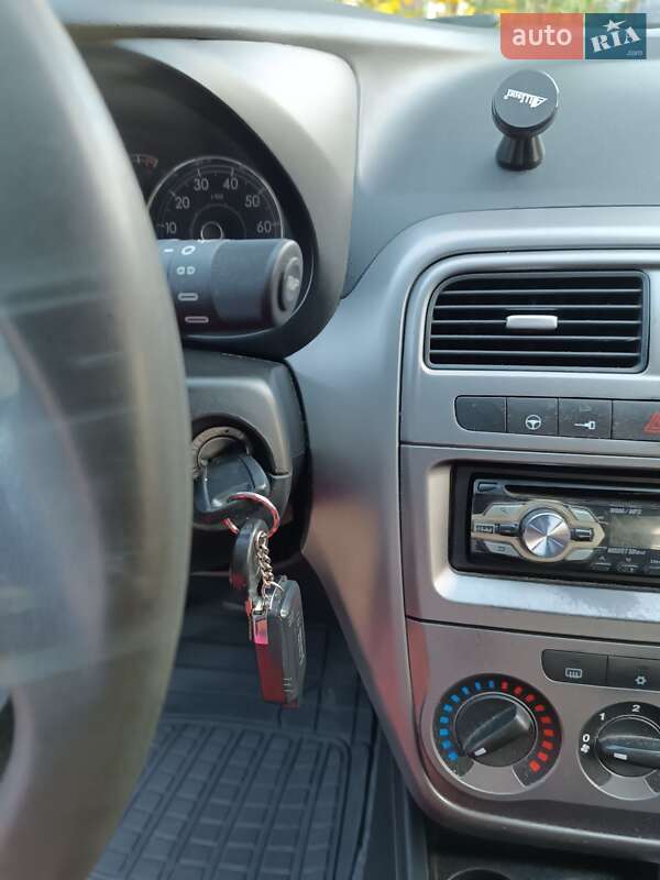 Хэтчбек Fiat Punto 2012 в Ровно