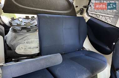 Хэтчбек Fiat Punto 2004 в 