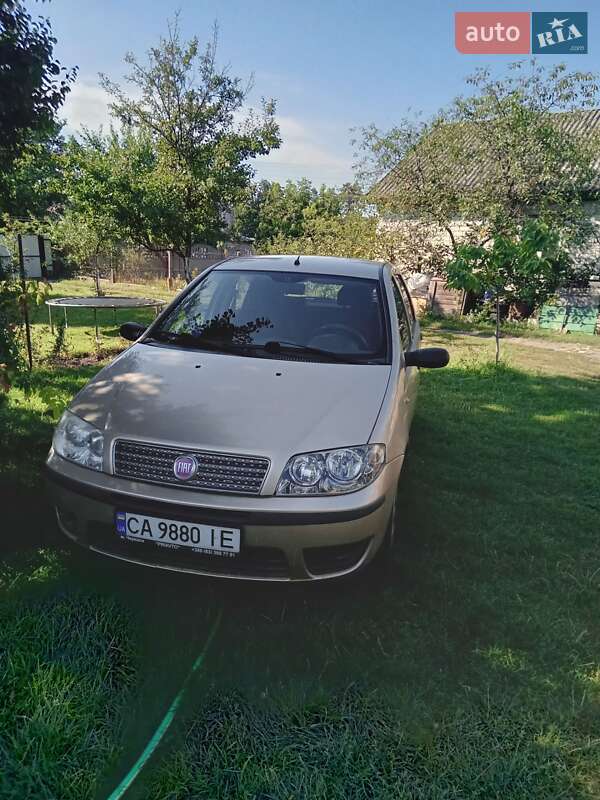 Хэтчбек Fiat Punto 2008 в 