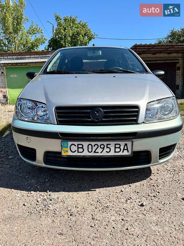Хэтчбек Fiat Punto 2004 в 