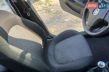 Хэтчбек Fiat Punto 2012 в 