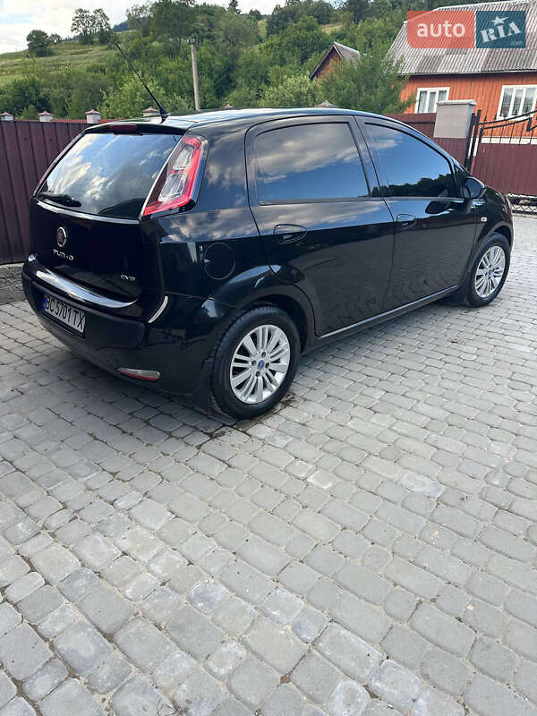 Хэтчбек Fiat Punto 2011 в Львове
