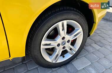 Хэтчбек Fiat Punto 2000 в 