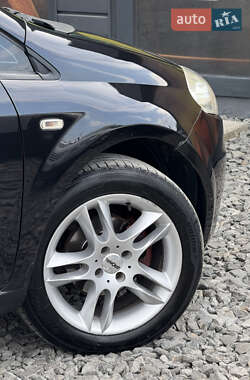 Хэтчбек Fiat Punto 2009 в 