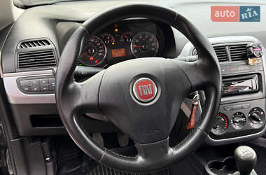 Хэтчбек Fiat Punto 2009 в 