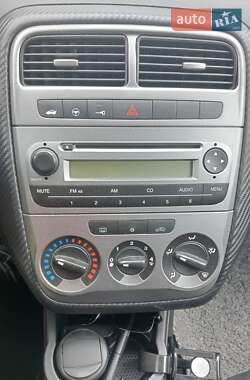 Хэтчбек Fiat Punto 2009 в 