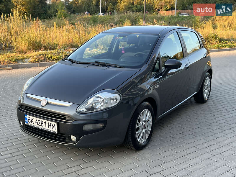 Хэтчбек Fiat Punto 2010 в Ровно