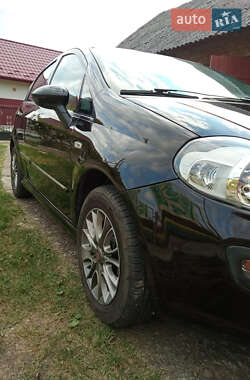 Хэтчбек Fiat Punto 2011 в 
