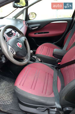 Хэтчбек Fiat Punto 2011 в 