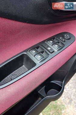 Хэтчбек Fiat Punto 2011 в 