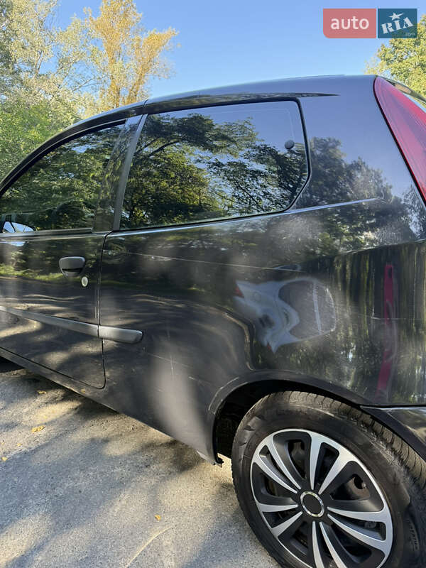 Хэтчбек Fiat Punto 2004 в Киеве