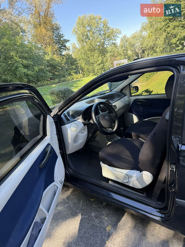 Хэтчбек Fiat Punto 2004 в Киеве
