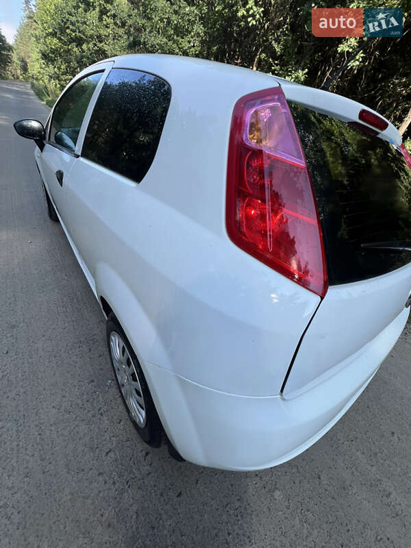 Хэтчбек Fiat Punto 2010 в Жовкве