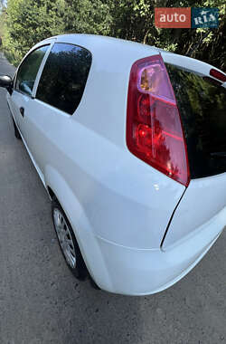 Хэтчбек Fiat Punto 2010 в 
