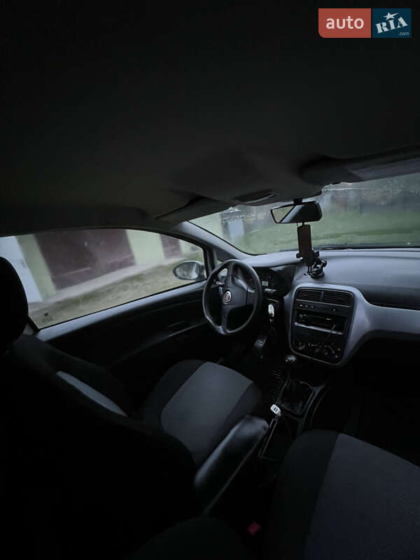 Хэтчбек Fiat Punto 2010 в Жовкве