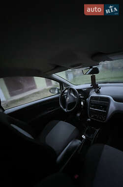 Хэтчбек Fiat Punto 2010 в 