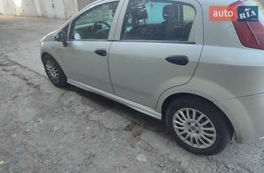 Хэтчбек Fiat Punto 2010 в 