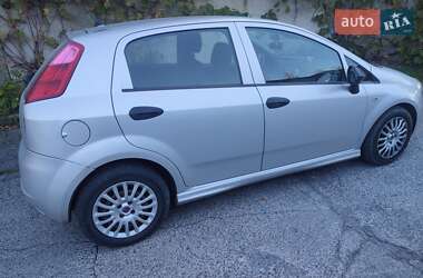 Хэтчбек Fiat Punto 2010 в 