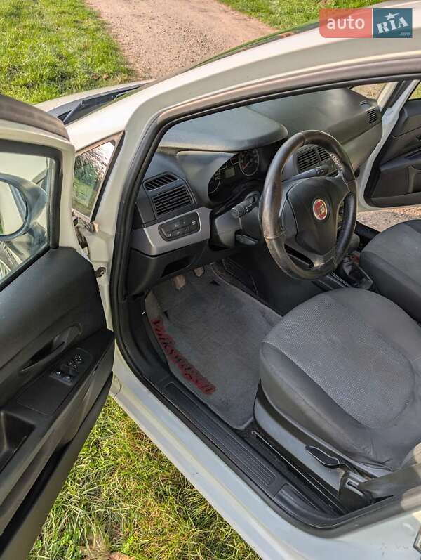 Хэтчбек Fiat Punto 2011 в Тлумаче