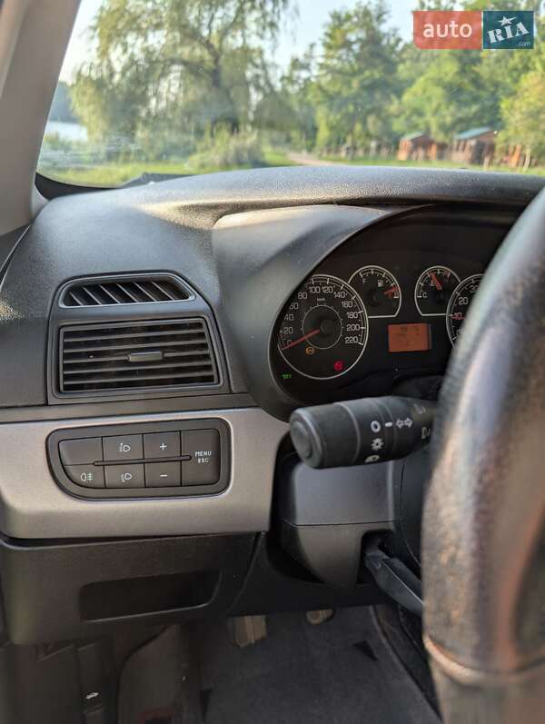Хэтчбек Fiat Punto 2011 в Тлумаче