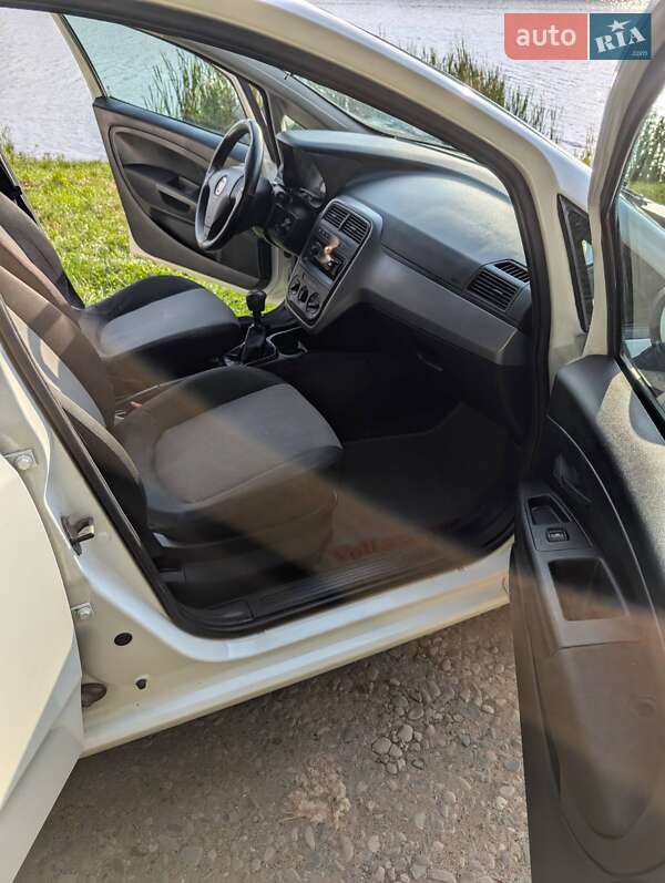 Хэтчбек Fiat Punto 2011 в Тлумаче