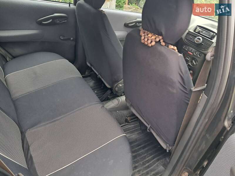 Хетчбек Fiat Punto 2004 в Городку