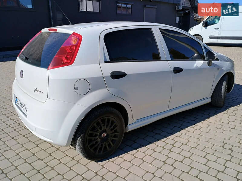 Хэтчбек Fiat Punto 2010 в Ивано-Франковске