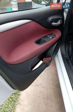 Хэтчбек Fiat Punto 2010 в 