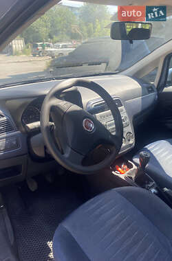 Хэтчбек Fiat Punto 2009 в 