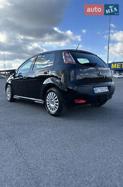 Хэтчбек Fiat Punto 2010 в 