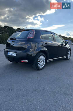 Хэтчбек Fiat Punto 2010 в 