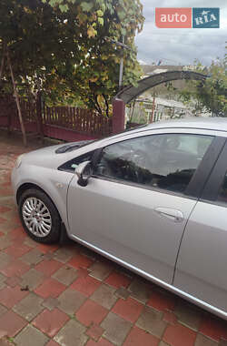 Хэтчбек Fiat Punto 2011 в 