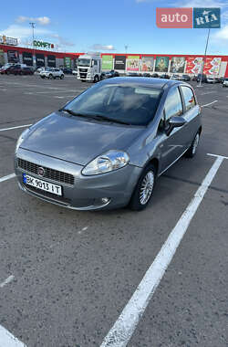 Хетчбек Fiat Punto 2009 в 