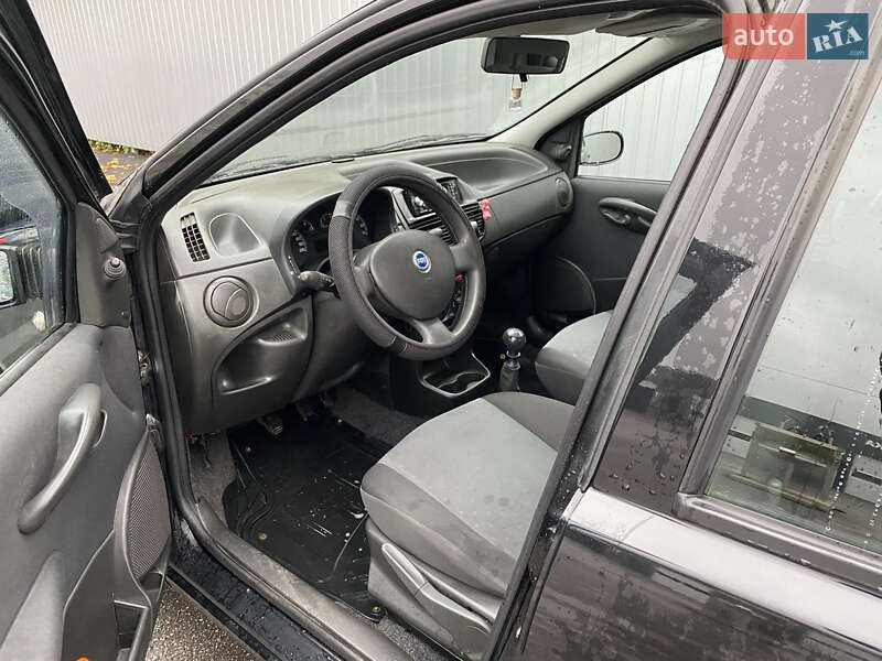 Хэтчбек Fiat Punto 2007 в Богуславе