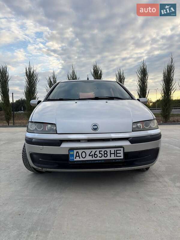 Хэтчбек Fiat Punto 2003 в Великих Лазах