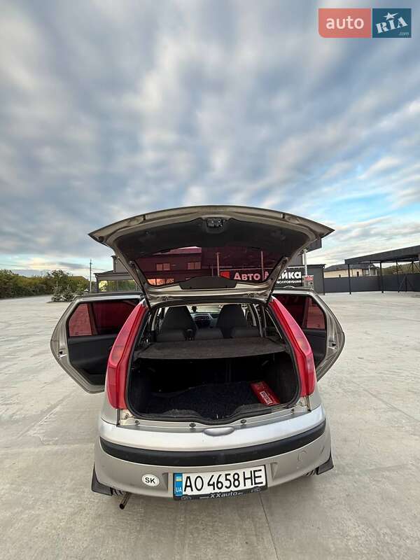 Хэтчбек Fiat Punto 2003 в Великих Лазах