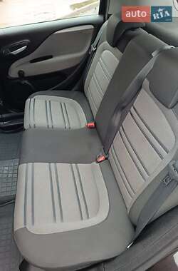 Хетчбек Fiat Punto 2011 в 