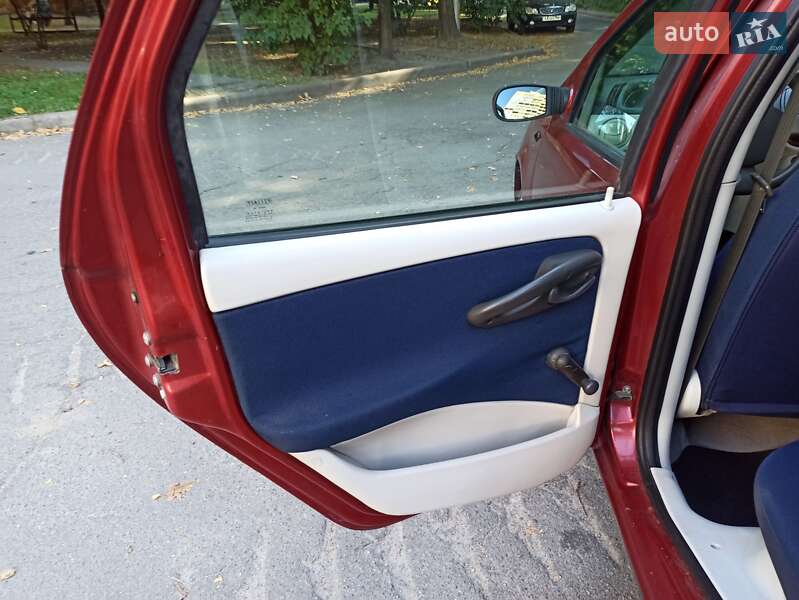 Хетчбек Fiat Punto 2004 в Києві