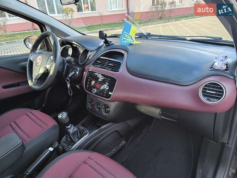 Хетчбек Fiat Punto 2011 в Чернівцях