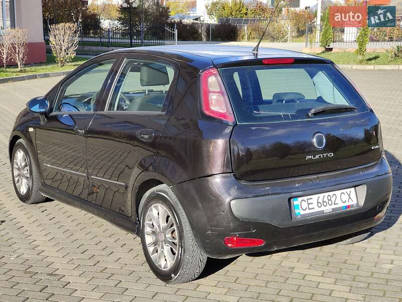 Хетчбек Fiat Punto 2011 в Чернівцях