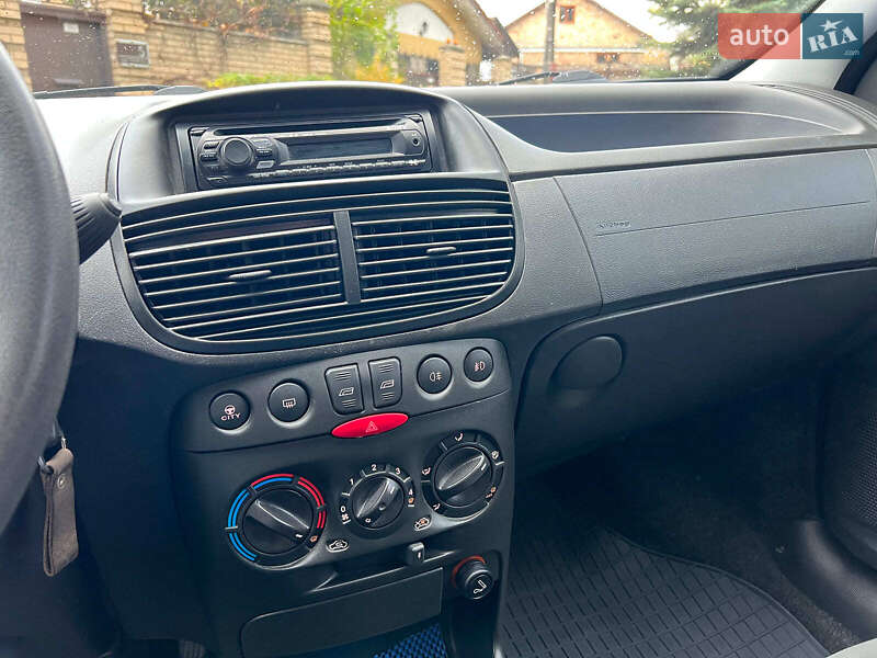 Хэтчбек Fiat Punto 2008 в Киеве