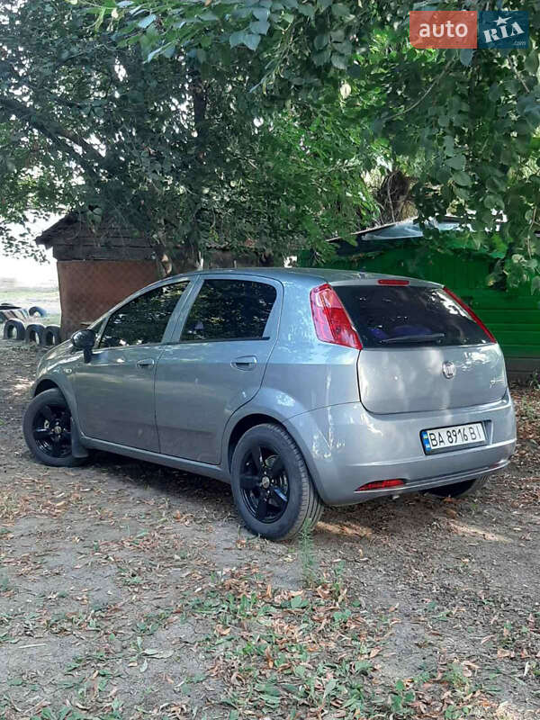 Хетчбек Fiat Punto 2010 в Синельниковому