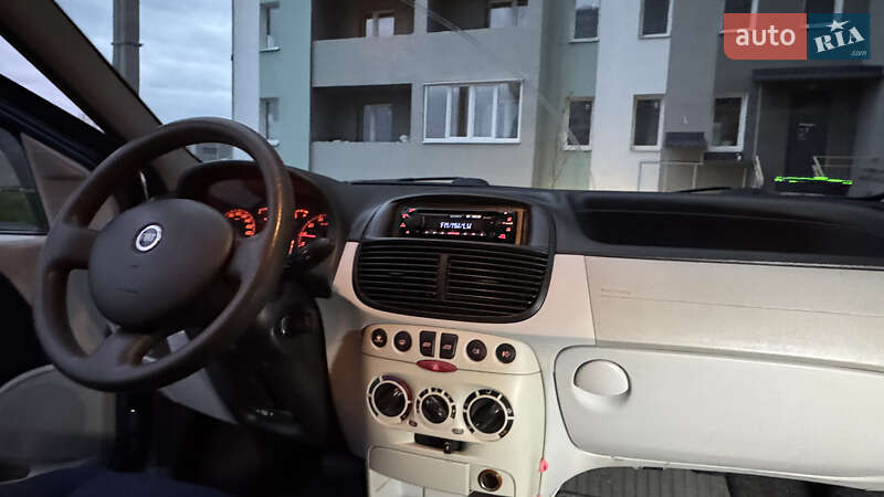 Хетчбек Fiat Punto 2004 в Харкові