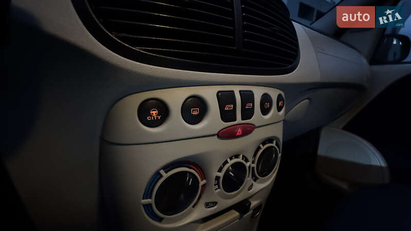 Хетчбек Fiat Punto 2004 в Харкові